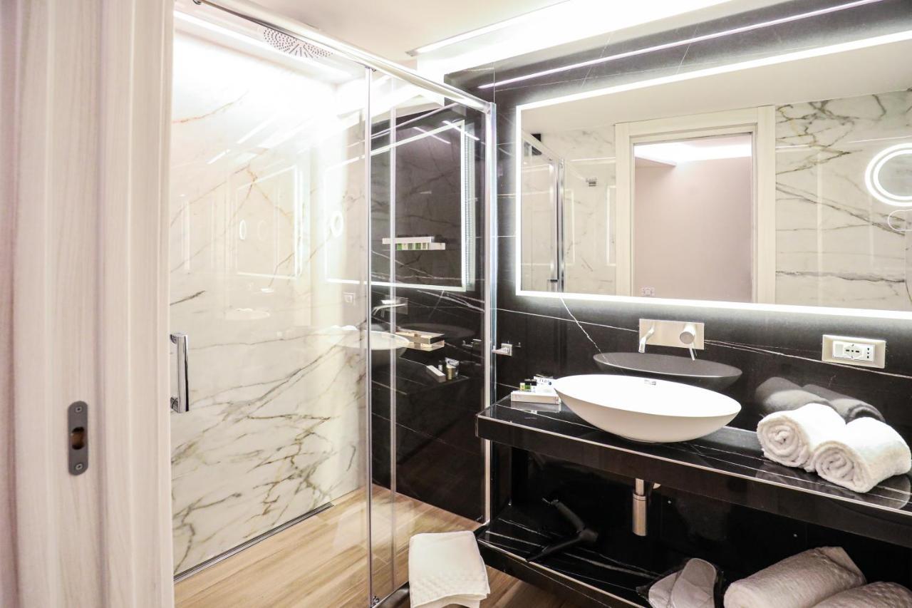 Municipio Luxury Suite Neapel Exterior foto
